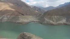 تردد روستای واریان همچنان فقط با قایق / فقط ۱۲ میلیون مترمکعب آب در مخزن سد کرج+ فیلم