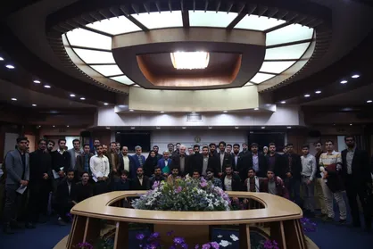 در دیدار ۴ ساعته دانشجویان با وزیر بهداشت چه گذشت؟ / کمر همت برای شفافیت و اصلاح نظام بهداشت و درمان