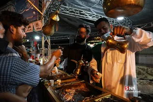 پخت و پخش نذری در شب عید غدیر خم
