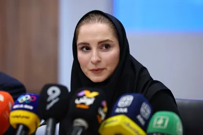 لحظه اعلام نام ثریا آقایی به&zwnj;عنوان نخستین بانوی ایرانی عضو کمیسیون ورزشکاران  IOC + فیلم