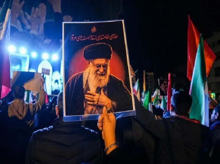 پیکر رهبر مجاهد شهید انقلاب به نجف اشرف رسید/ استقبال گسترده مقامات عراقی در فرودگاه+فیلم
