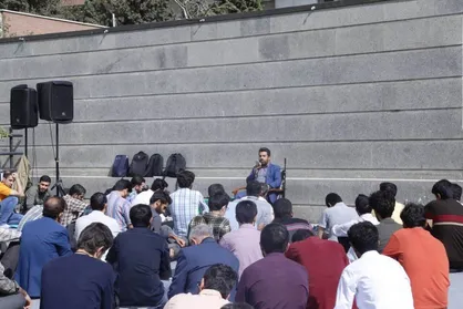 روایتی از جشن میلاد پیامبر (ص) در دانشکده فنی دانشگاه تهران و رفتار قابل تامل دانشجویان  معترض