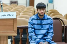 اغتشاشگری که یک شهروند معمولی را مورد ضرب و شتم قرار داد و موتور وی را به آتش کشید