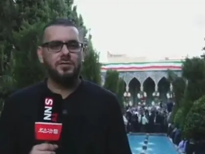 مراسم وداع با استاد محمود فرشچیان در مقبره صائب تبریزی، شاعر نام&zwnj;آور کشورمان، با استقبال باشکوه مردم اصفهان برگزار شد