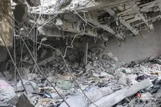 حمله هوایی دشمن آمریکایی-صهیونی به یک منطقه مسکونی در تهران/ تلاش امدادگران هلال احمر برای امدادرسانی به هموطنان + فیلم