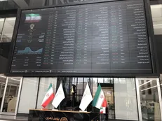 شاخص کل همچنان در سراشیبی؛ افت ۱۵ هزار واحدی بورس