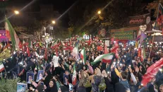 سیل جمعیت مدافعان ایران در شب ۲۱۸ بجنورد + فیلم