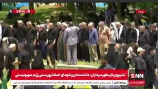 اقامه نماز جماعت در حاشیه مراسم تشییع پیکر شهدای اقتدار+ فیلم
