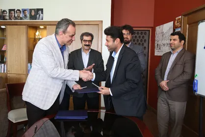 تولید و اکران آثار هنری و نمایشی با موضوع شهری و زندگی