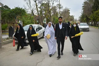 یک زوج شیرازی همزمان با فرارسیدن 22 اسفندماه، سالروز گرامیداشت مقام شهدا، آغاز زندگی مشترک خود را در جوار مزار شهدای گمنام گلزار شهدای این شهر جشن گرفتند.
