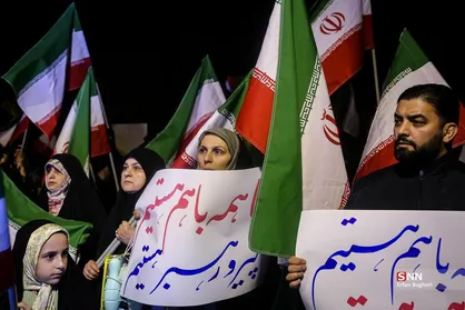 راهپیمایی مردم تهران در میدان ولیعصر علیه اقدامات تروریستی اخیر / جمعیت رفته به رفته در حال افزایش است + فیلم