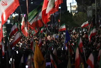 بیست&zwnj;ودومین شب پاسداری از امنیت به پرچمداری مردم در خیابان&zwnj;های مشهد (۲ فروردین ۱۴۰۵) + فیلم