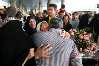 بازگشت اولین کاروان حجاج از سفر حج