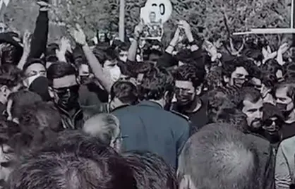 عده&zwnj;ای که گرامیداشت شهدای دی ماه را در دانشگاه به حاشیه کشیدند/ پایکوبی و کف و سوت به جای عزاداری!