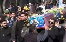 تشییع پیکر مطهر سرهنگ خلبان شهید «مهدی فیروزمند» بر شانه‌های مردم تبریز