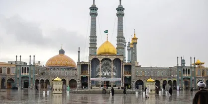 اگر نالیم هفده قرن، کم باشد در این ماتم/ که تنها بود هفده روز مهمان قم، این بانو
