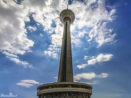 خودکشی در برج میلاد