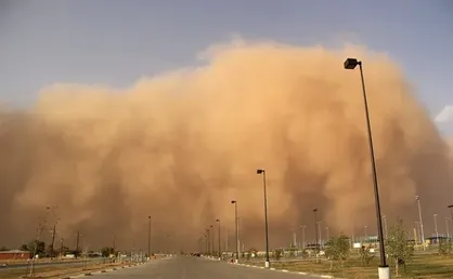 طوفان شن موجب انسداد جاده کرمان - یزد شد