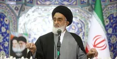 امام‌جمعه قم: دشمنان در جنگ نرم به دنبال تغییر فرهنگ جامعه‌اند/مقاومت مردم در دفاع مقدس الگوی ملی و دینی است