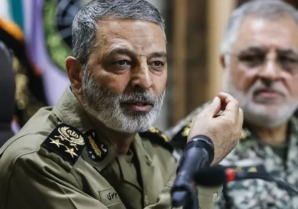فرمانده ارتش به پیشکسوتان آزادسازی خرمشهر نشان فداکاری اهدا کرد