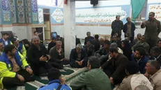 استقبال بخشدار و دهیاران سرپل ذهاب از نخستین مسئول کشوری که خود را به مناطق زلزله رساند/ بازدید میدانی مرد سخت کوش اورژانسی از مراکز درمانی