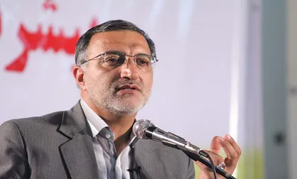 کسی که دین را از سیاست جدا می&zwnj;داند مخالف مکتب امام است