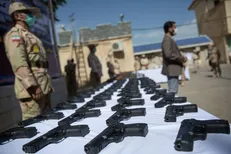 کشف ۲۵ قبضه سلاح جنگی با ۳۲۱ فشنگ در مرزهای آذربایجان غربی