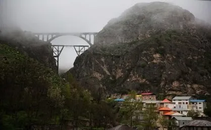 ریزش سنگ بر روی خط&zwnj;آهن سوادکوه باعث خسارت به قطار شد