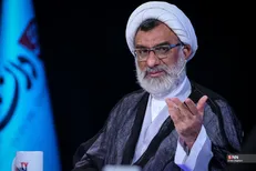 خسروپناه: برخی نمایندگان مجلس قرص توئیت زدن خوردند / اخطار می‌دهیم که این کار تخلف است، زیرا به خانواده‌ها استرس می‌دهند + فیلم