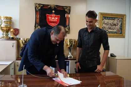 انتقاد مجری تلویزیون به قرارداد میلیاردی بازیکن جدید پرسپولیس
