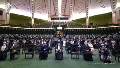 فضای داخلی مجلس شورای اسلامی دقایقی قبل از آغاز مراسم تحلیف رئیس جمهور جدید جمهوری  اسلامی ایران