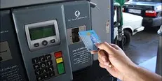 کارت سوخت مصرف بنزین را روزانه ۱۰ میلیون لیتر کاهش داد/دولت باید به جای قاچاقچی در بازار صادرات فعال باشد