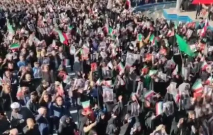 مرزنشینان ایلامی با آیت الله سید مجتبی حسینی خامنه&zwnj;ای سومین رهبر انقلاب اسلامی بیعتی ماندگار رقم زدند