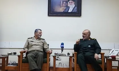 فرمانده کل ارتش با سرلشکر سلامی دیدار کرد