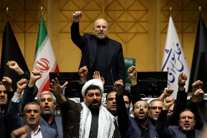 شعار &laquo;مرگ بر اسرائیل&raquo; و &laquo;مرگ بر آمریکا&raquo; در صحن مجلس طنین&zwnj;انداز شد