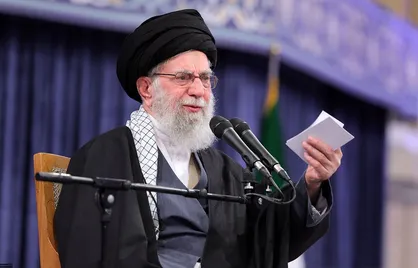جمهوری اسلامی یعنی یک ملت زنده، جمهوری اسلامی یک حکومت جدا از مردم نیست، جمهوری اسلامی عبارت است از ملّت ایران