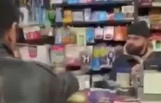 نمونه دیگری از روانپریشی و فاشیسم سلطنت طلبان در خارج از کشور را می‌ببیند