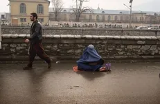 طالبان به متکدیان حقوق پرداخت می‌کند