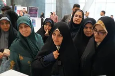 معاون رئیس‌جمهور از واحد‌های دانش بنیان تحت مدیریت بانوان پارک علم و فناوری کرمانشاه بازدید کرد