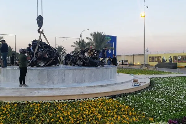انتقال خودروی حامل سردار سلیمانی و ابومهدی به محل شهادت +تصاویر
