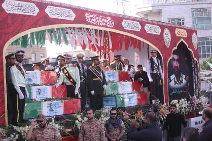 پیکر پاکباختگان شهید برای اقامه نماز به میدان انقلاب رسید