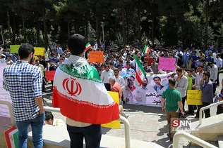 تجمع اعتراضی دانشجویان در پی بازرسی بازرسان آژانس بین‌المللی انرژی اتمی از دانشگاه‌ها