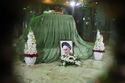 اعلام برنامه&zwnj;های ستاد مرکزی بزرگداشت حضرت امام خمینی (ره) در ۱۳ و۱۴خرداد