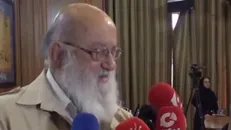 افرادی که تاکسی دارند طبق قانون نباید از امتیاز تاکسی خود برای فعالیت در اسنپ، تپسی و مشابه اینها استفاده کنند