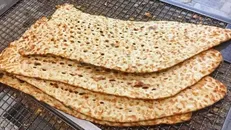 کمبود آرد و نان وجود ندارد/ صف‌ نانوایی‌ها بخاطر ذخیره‌سازی مردم است