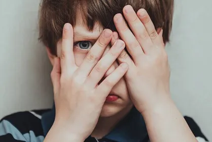 اخبار ناگوار با روان کودک چه می&zwnj;کند؟