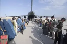 حرف طالبان به کرسی نشست! / سی‌ان‌ان: عملیات تخلیه آمریکا طی ۳۶ ساعت آینده پایان می‌یابد؛ ۱۵۰ آمریکایی هنوز در افغانستان هستند