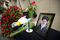 ورود پیکر مطهر آیت‌الله العظمی خامنه‌ای رهبر شهید انقلاب به مصلای تهران + فیلم
