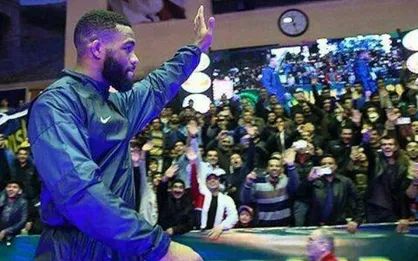 تشویق استادیومی &laquo;ایران&raquo; توسط جردن باروز آمریکایی
