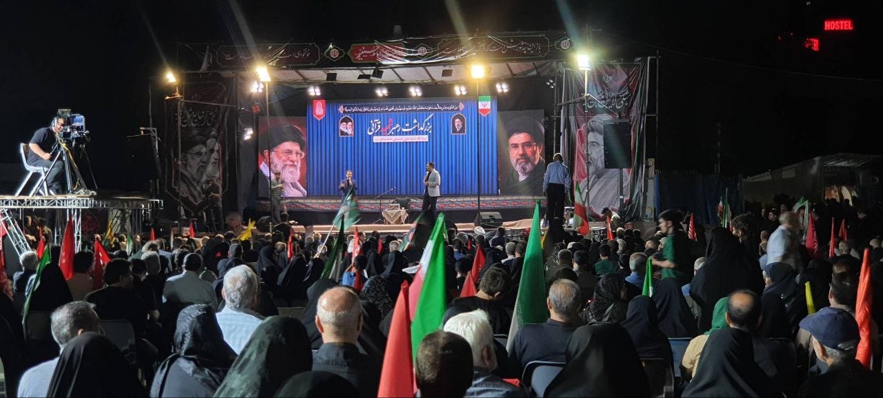 نوای قرآن در میدان ولیعصر(عج) طنینانداز شد نوای قرآن در میدان ولیعصر(عج) طنینانداز شد
